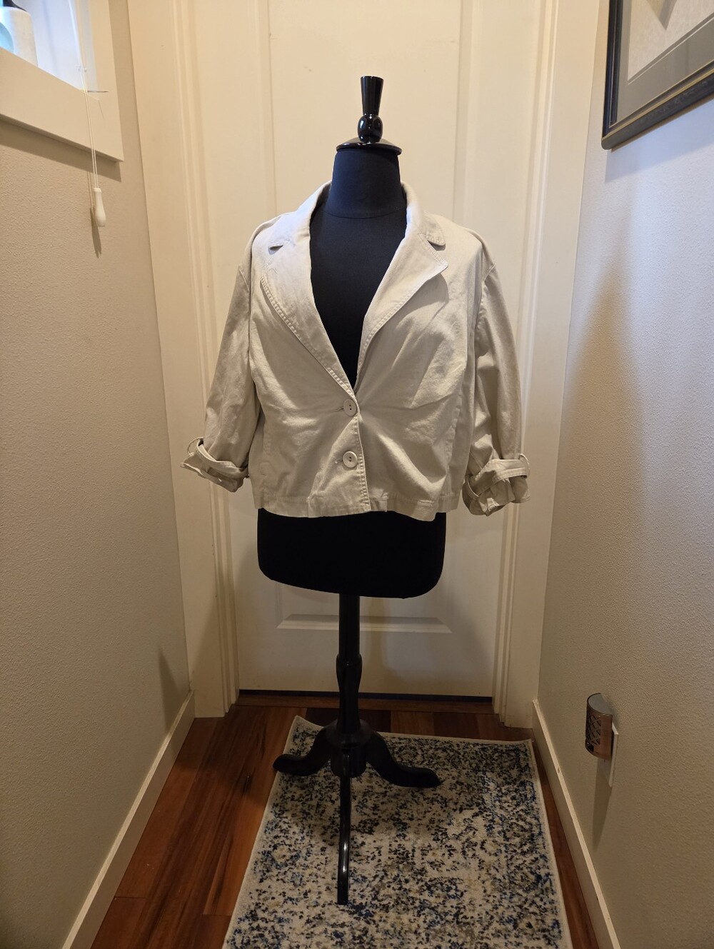 Venezia Women's Cropped Cream Blazer Jacket